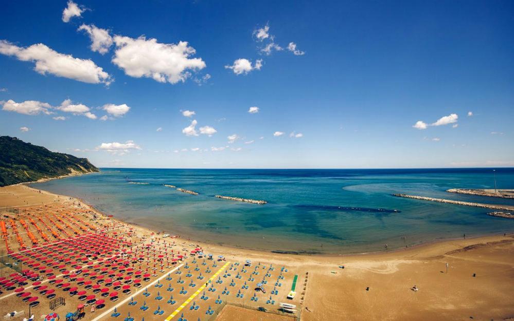Casa Del Faro - Baia Flaminia Apartment Pesaro Bagian luar foto